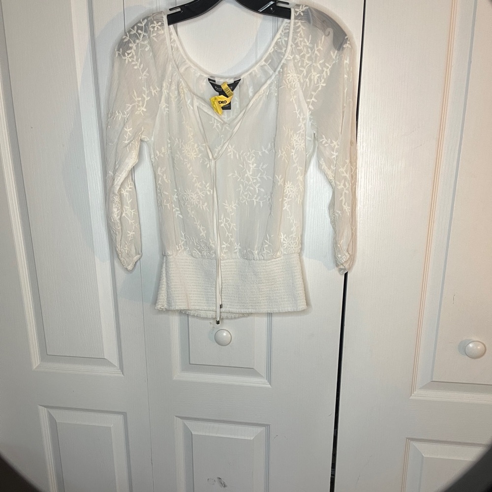 Elegant White Lace Women's Top - Picture 5 of 8